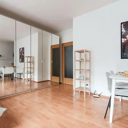Spacious Studio 6min To Centre Praga